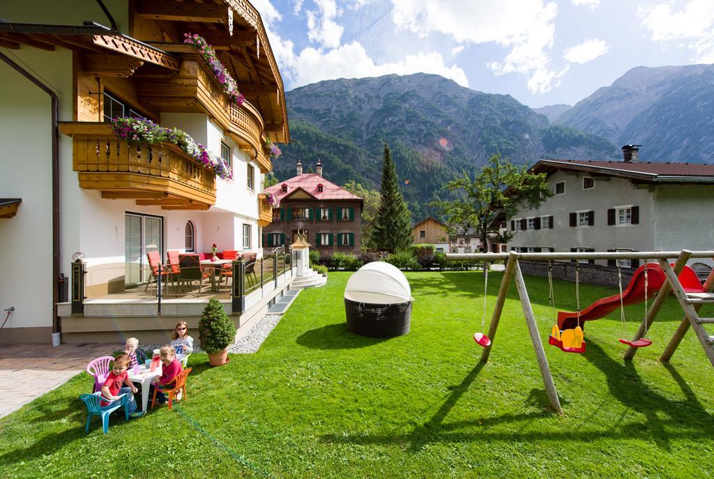 Hotel Ferienschloessl Harmonie Holzgau Zewnętrze zdjęcie